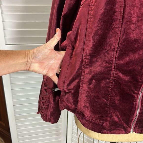 Torrid Jacket Size 4 4X Moto Burgundy Velvet Jacket NWOT - Picture 10 of 16